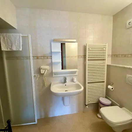 Nest On The Alojamento de Acomodação e Pequeno-almoço Lezzeno