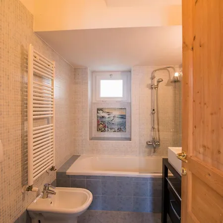 Alojamento de Acomodação e Pequeno-almoço Nest On The Lezzeno